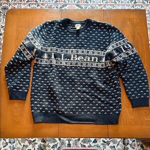 L.L. Bean Men's Blue and White Patterned Crewneck Sweater